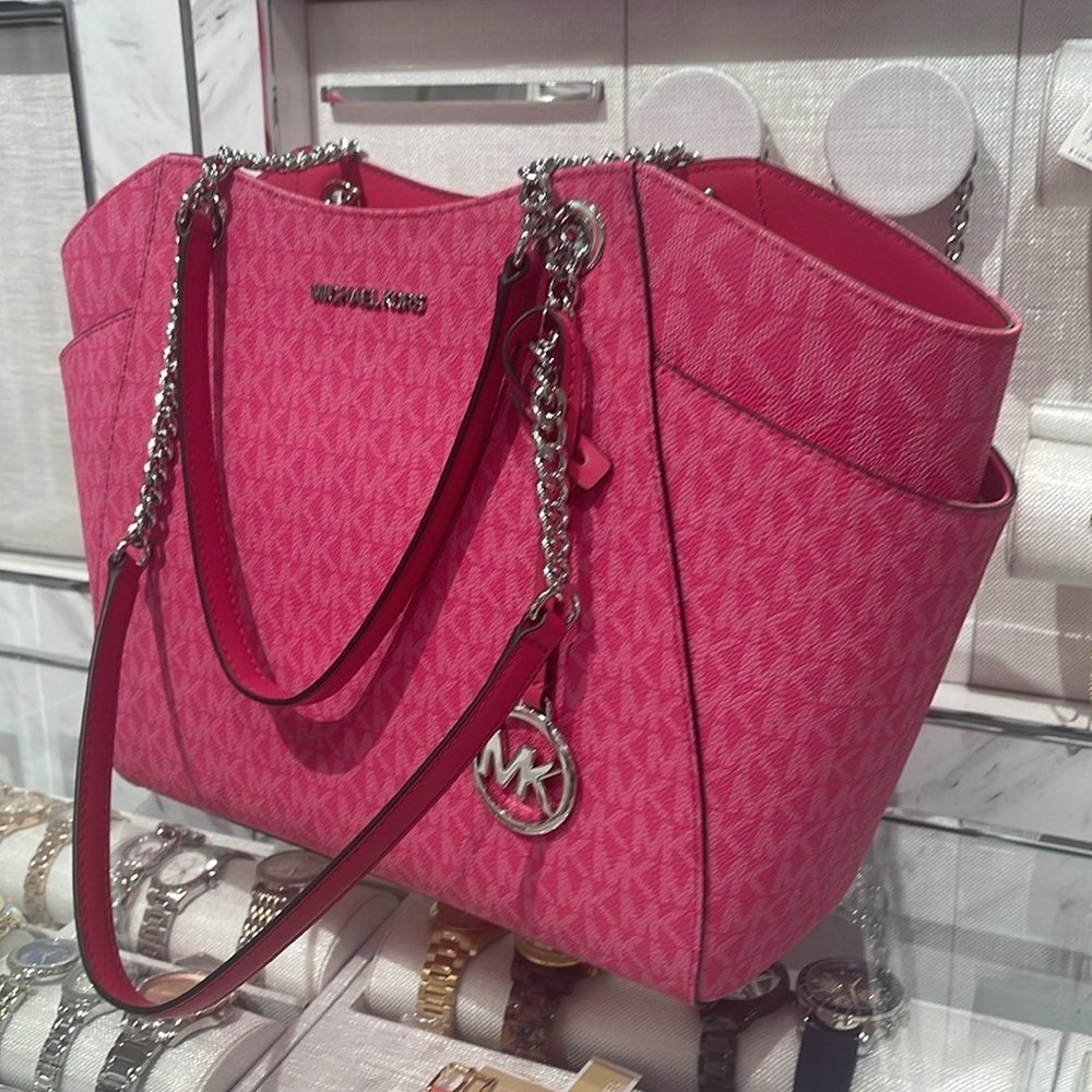 Michael Kors Pink Jet Set Travel Lg Signatr Logo Chain Shoulder Tote
Dragonfruit - Picture 14 of 16